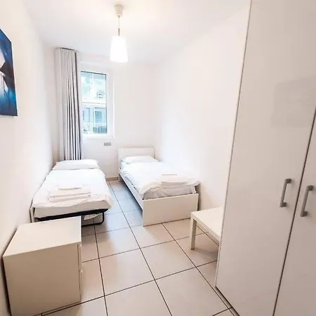 Modern 3 Bedroom On Maggiore شقة *