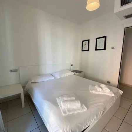 شقة Modern 3 Bedroom On Maggiore