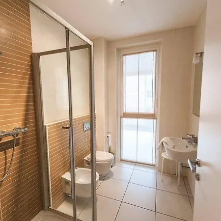 Modern 3 Bedroom On Maggiore